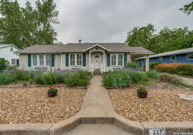 38th image of 217 W Morse St, Fredericksburg, TX 78624 | MLS# 1969753