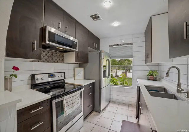 Photo 4 of Sale Pending at 7242 Brandyridge, San Antonio, TX 78250 | MLS# 1969779 | Listing updated on 2026-09-28