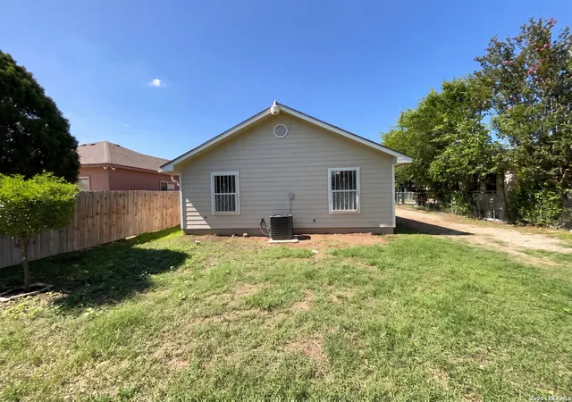 Photo 4 of Sale Pending at 236 Lawton St, San Antonio, TX 78237 | MLS# 1969786 | Listing updated on 2026-08-19