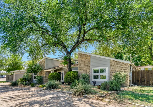 Photo 1 of Single family home for sale at 120 S Winston Ln, San Antonio, TX 78213 | MLS# 1969841 | Listing updated on 2026-09-14