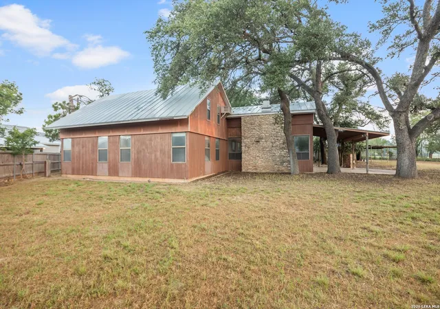 Photo 3 of Single family home for sale at 604 N Cherry St, Fredericksburg, TX 78624 | MLS# 1969855 | Listing updated on 2026-06-06