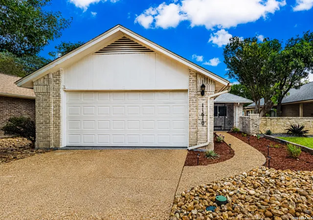 Homes for sale in San Antonio, TX | 11610 Whisper Trail St, San Antonio, TX 78230 | MLS# 1969882