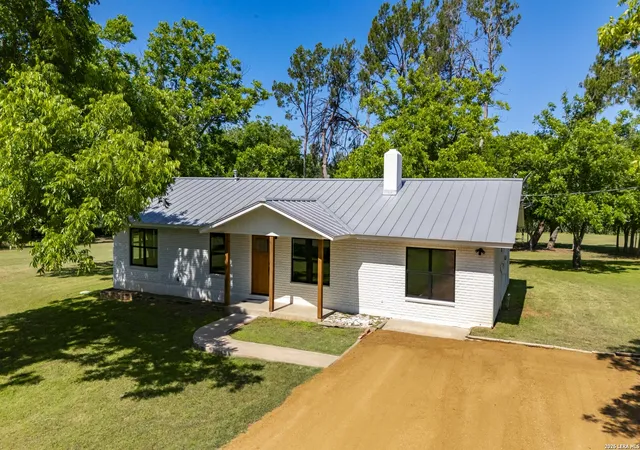 2nd image of 125 W Lower Crabapple Rd, Fredericksburg, TX 78624 | MLS# 1969888