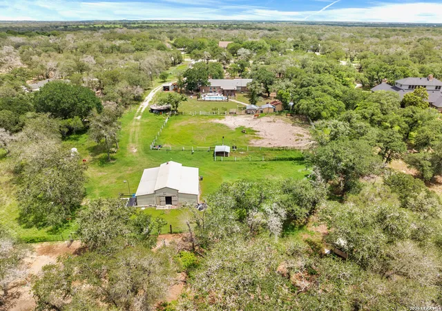 Homes for sale in Floresville, TX | 1882 Deer Trl, Floresville, TX 78114 | MLS# 1969909