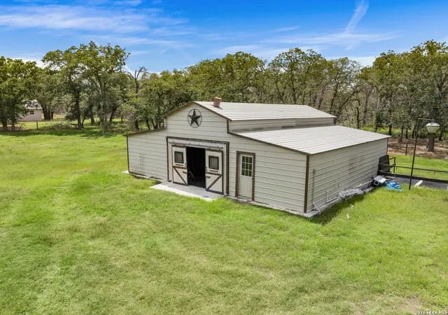 Homes for sale in Floresville, TX | 1882 Deer Trl, Floresville, TX 78114 | MLS# 1969909