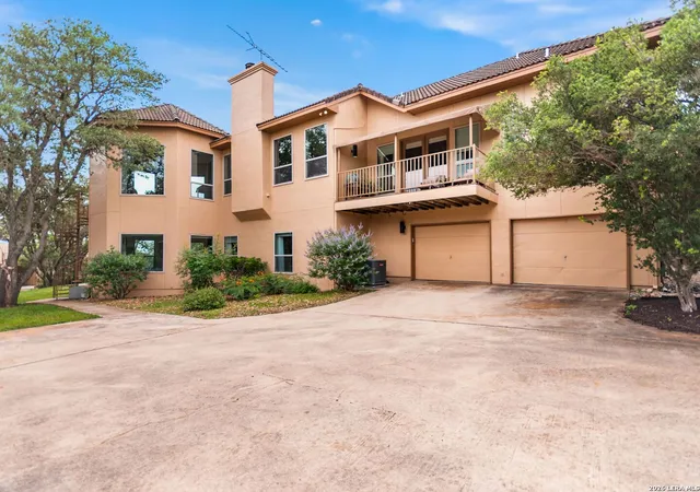 Photo 4 of Sale Pending at 31360 Wild Oak Hl, Boerne, TX 78015 | MLS# 1969998 | Listing updated on 2026-09-16