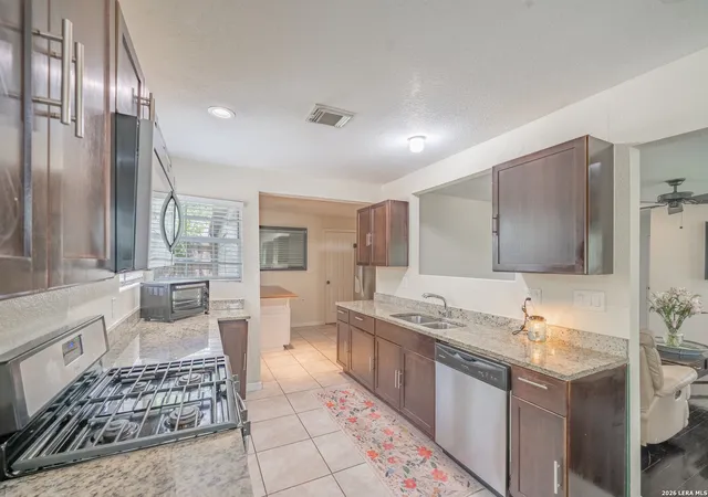 3rd image of 1439 W Ridgewood Ct, San Antonio, TX 78201 | MLS# 1970042