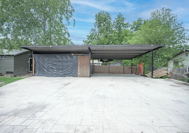 38th image of 1439 W Ridgewood Ct, San Antonio, TX 78201 | MLS# 1970042