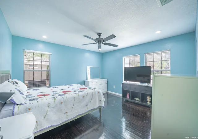 4th image of 1439 W Ridgewood Ct, San Antonio, TX 78201 | MLS# 1970042
