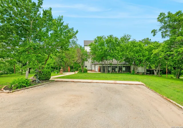 Photo 3 of Mansion for sale at 102 Lenz Dr, Seguin, TX 78155 | MLS# 1970139 | Listing updated on 2026-10-08