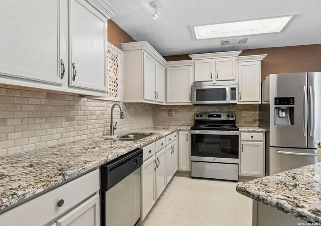 Photo 3 of Single family home for sale at 2138 Encanto Ridge, San Antonio, TX 78230 | MLS# 1970180 | Listing updated on 2026-09-10