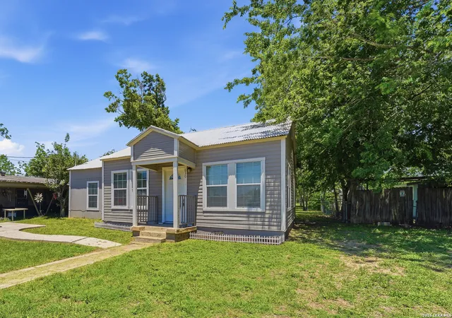 1st image of 630 E Pine St, Seguin, TX 78155 | MLS# 1970187