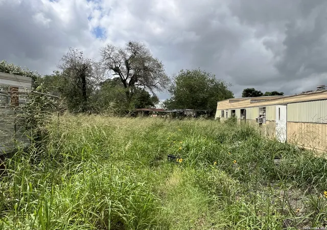 4th image of 100 Bluewind, Poteet, TX 78065 | MLS# 1970189