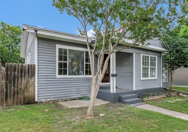 Photo 3 of Single family home for sale at 218 Avalon St, San Antonio, TX 78213 | MLS# 1970205 | Listing updated on 2026-06-14