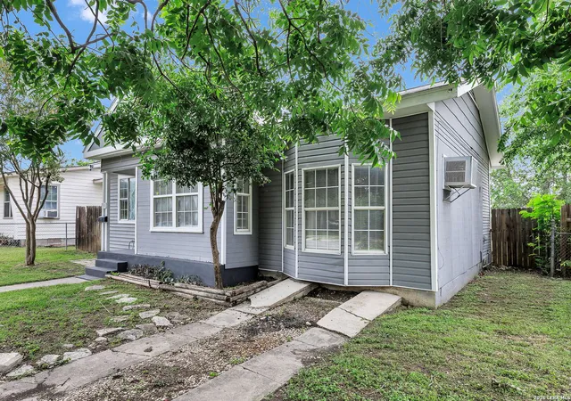 Photo 3 of Single family home for sale at 218 Avalon St, San Antonio, TX 78213 | MLS# 1970205 | Listing updated on 2026-06-14