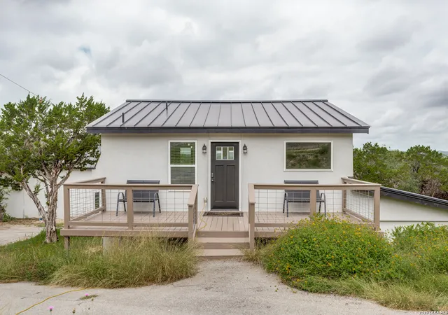 Photo 2 of Single family home for sale at 1200 Linda Dr, Canyon Lake, TX 78133 | MLS# 1970218 | Listing updated on 2026-06-07