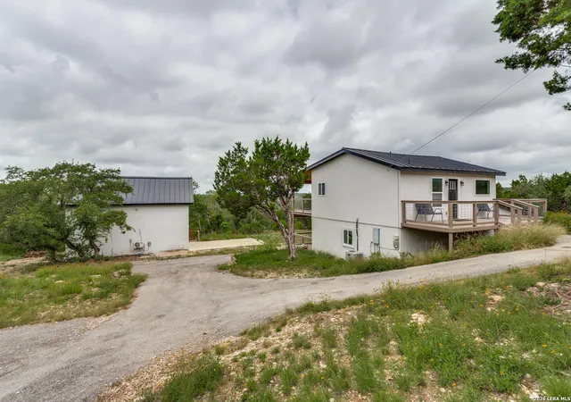Photo 2 of Single family home for sale at 1200 Linda Dr, Canyon Lake, TX 78133 | MLS# 1970218 | Listing updated on 2026-06-07
