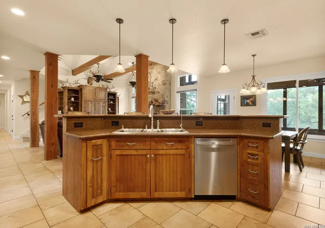 Photo 4 of Single family home for sale at 246 Stonebrook Rdg, New Braunfels, TX 78132 | MLS# 1970276 | Listing updated on 2026-09-16