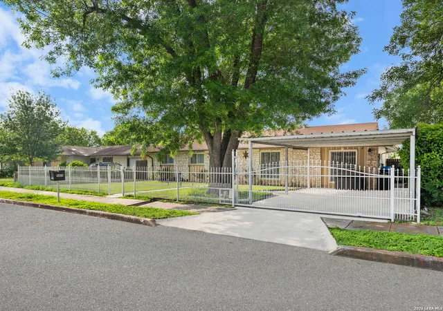 2nd image of 5826 Castle Brook Dr, San Antonio, TX 78218 | MLS# 1970321