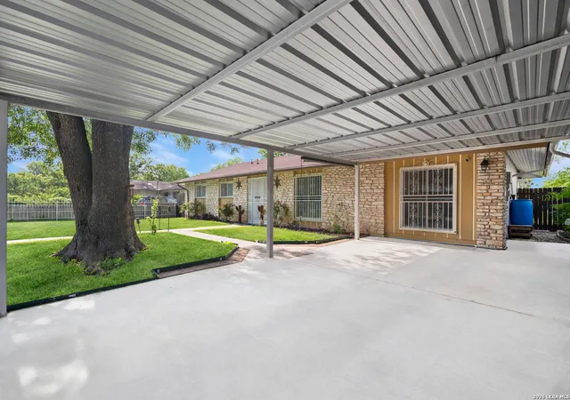 4th image of 5826 Castle Brook Dr, San Antonio, TX 78218 | MLS# 1970321