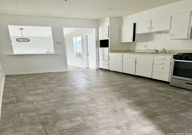 Photo 3 of Single family home for sale at 502 Earlyway Dr, San Antonio, TX 78233 | MLS# 1970339 | Listing updated on 2026-08-26