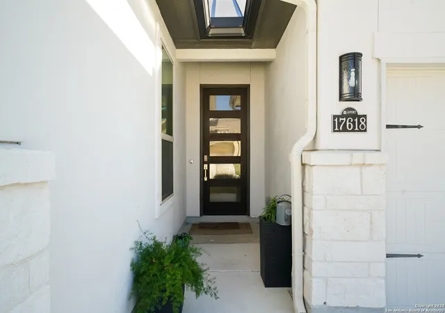 Photo 4 of Single family home for sale at 17618 Hillsedge, San Antonio, TX 78257 | MLS# 1970376 | Listing updated on 2026-06-24