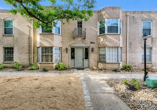 Photo 3 of Sale Pending at 102 Ruelle Ln #204-D, San Antonio, TX 78209 | MLS# 1970394 | Listing updated on 2026-09-27
