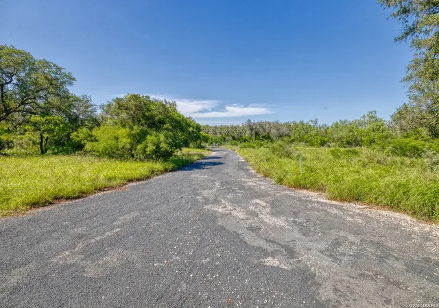 3rd image of 335 Sunset Ridge, Uvalde, TX 78801 | MLS# 1970408