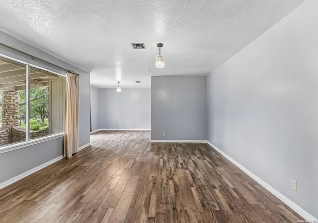 Photo 4 of Single family home for sale at 108 W Laurel Ln, San Marcos, TX 78666 | MLS# 1970536 | Listing updated on 2026-09-23