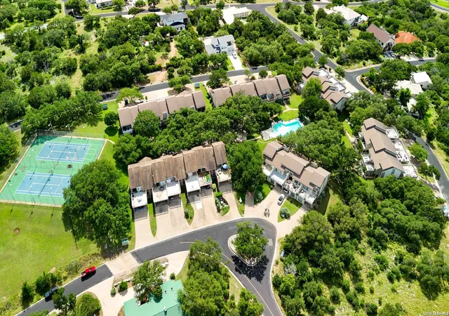 2nd image of 320 Twin Sails, Horseshoe Bay, TX 78657