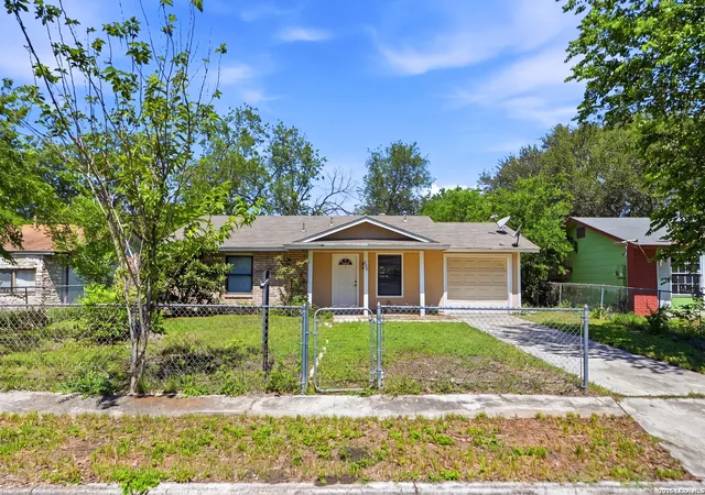 Photo 3 of Single family home for sale at 7627 Glen Vis, San Antonio, TX 78239 | MLS# 1970611 | Listing updated on 2026-08-21