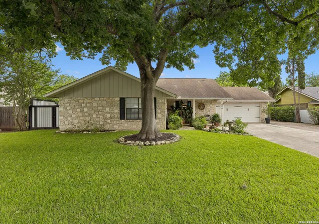Photo 2 of Single family home for sale at 106 Lehmann St, Boerne, TX 78006 | MLS# 1970679 | Listing updated on 2026-09-15