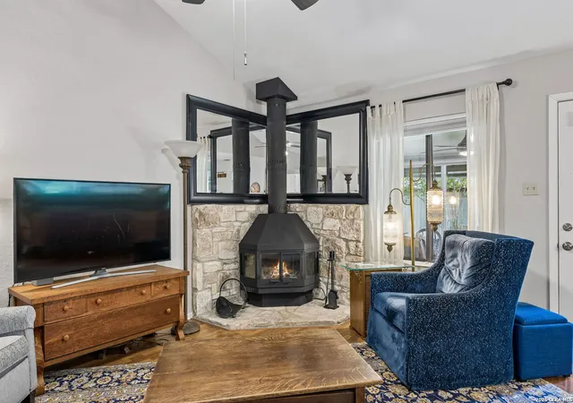 Photo 4 of Single family home for sale at 106 Lehmann St, Boerne, TX 78006 | MLS# 1970679 | Listing updated on 2026-09-15