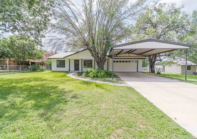 Homes for sale in Jourdanton, TX | 506 Magnolia, Jourdanton, TX 78026 | MLS# 1970714