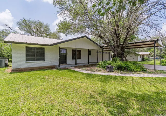 Homes for sale in Jourdanton, TX | 506 Magnolia, Jourdanton, TX 78026 | MLS# 1970714