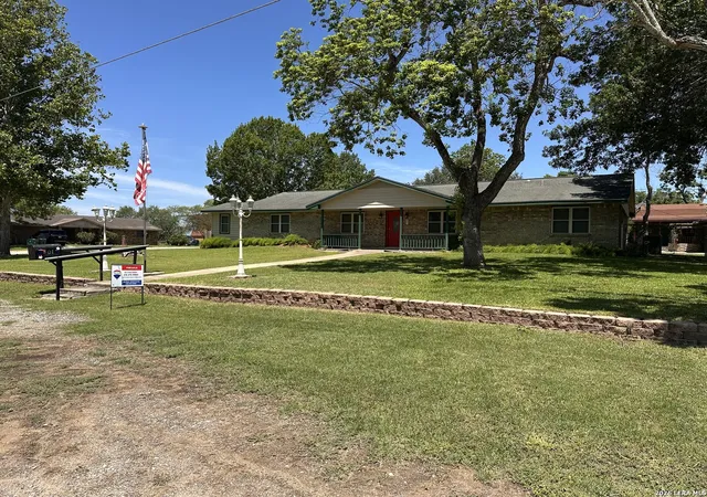 Homes for sale in Jourdanton, TX | 601 Poplar St, Jourdanton, TX 78026 | MLS# 1970715