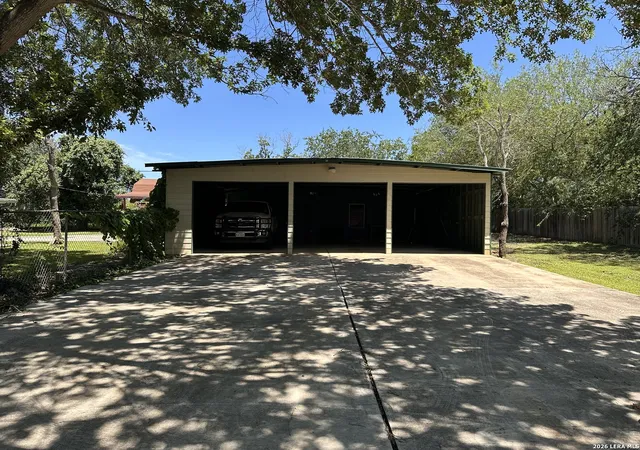 Homes for sale in Jourdanton, TX | 601 Poplar St, Jourdanton, TX 78026 | MLS# 1970715
