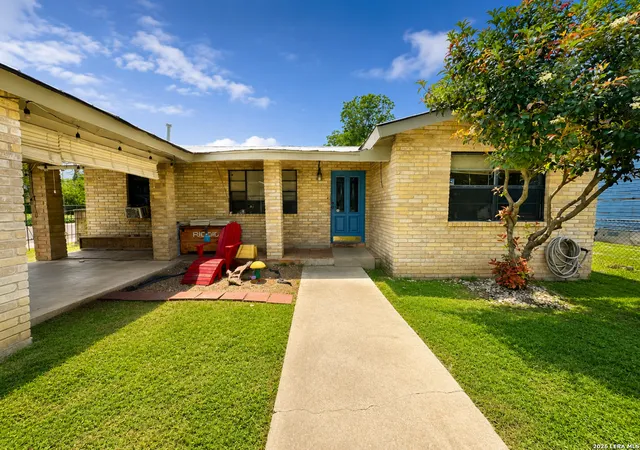 Photo 1 of Single family home for sale at 402 Chipinque, San Antonio, TX 78237 | MLS# 1970804 | Listing updated on 2026-09-13