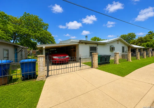 Photo 4 of Single family home for sale at 402 Chipinque, San Antonio, TX 78237 | MLS# 1970804 | Listing updated on 2026-09-13