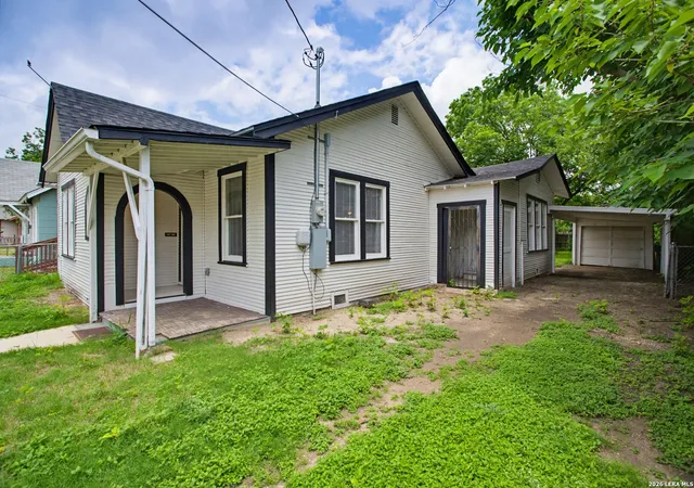Photo 3 of Sale Pending at 435 E Gerald Ave, San Antonio, TX 78214 | MLS# 1970808 | Listing updated on 2026-07-31