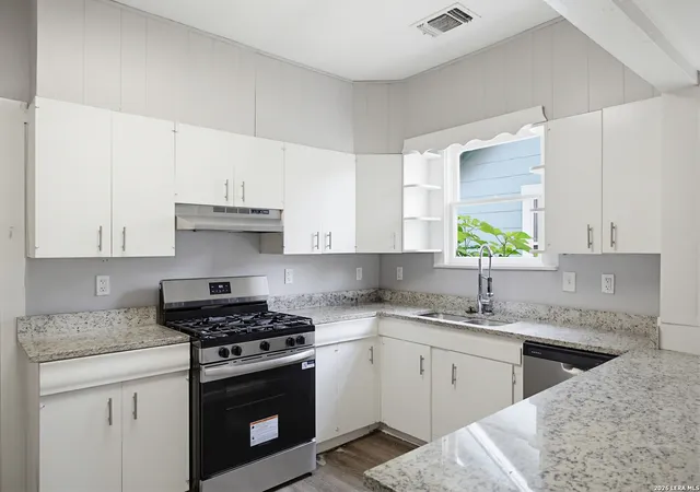 Photo 1 of Sale Pending at 435 E Gerald Ave, San Antonio, TX 78214 | MLS# 1970808 | Listing updated on 2026-07-31