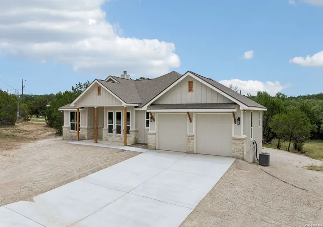 Photo 3 of Single family home for sale at 2045 Desiree St, Canyon Lake, TX 78133 | MLS# 1970882 | Listing updated on 2026-09-16