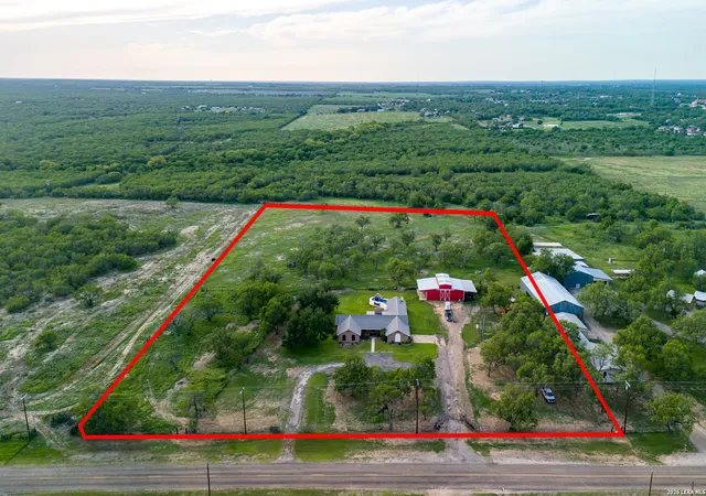 Homes for sale in Jourdanton, TX | 580 Fm 1332, Jourdanton, TX 78026 | MLS# 1970896