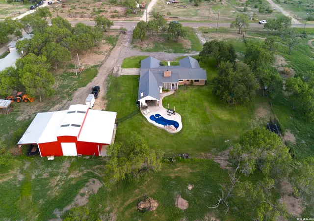 Homes for sale in Jourdanton, TX | 580 Fm 1332, Jourdanton, TX 78026 | MLS# 1970896
