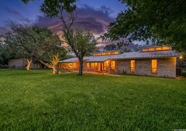 3rd image of 27 E Tanglewood Dr, Uvalde, TX 78801 | MLS# 1970911
