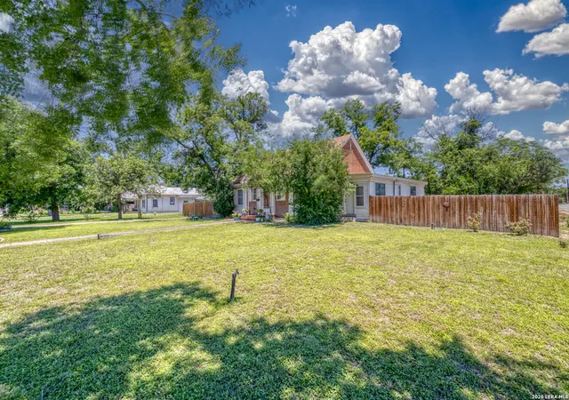 4th image of 440 S Getty, Uvalde, TX 78801 | MLS# 1970918