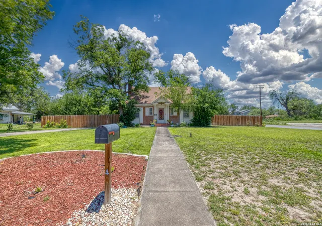 5th image of 440 S Getty, Uvalde, TX 78801 | MLS# 1970918