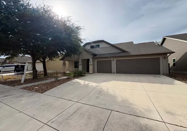 Photo 3 of Single family home for sale at 821 Wall St, New Braunfels, TX 78130 | MLS# 1970941 | Listing updated on 2026-09-17
