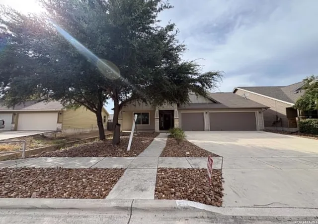 Photo 4 of Single family home for sale at 821 Wall St, New Braunfels, TX 78130 | MLS# 1970941 | Listing updated on 2026-09-17