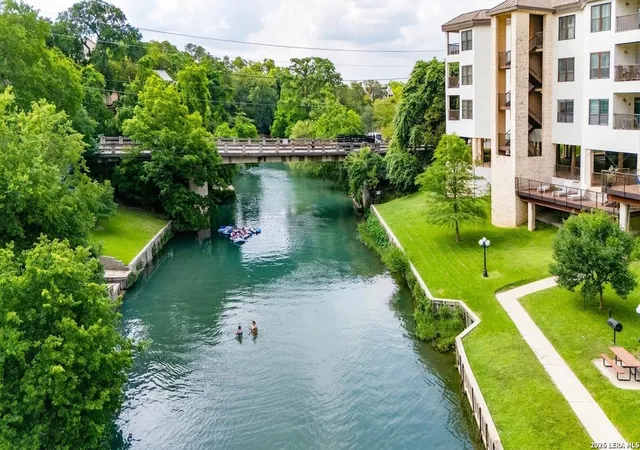 1st image of 401 W Lincoln St, New Braunfels, TX 78130